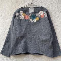 BEARDSLEY ビアズリー 襟ぐり花刺繍カットソーウールグレー美品