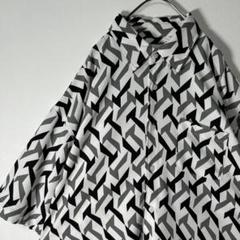 美品　XL　ポリシャツ　幾何学柄　総柄　モダン　半袖シャツ　ビッグサイズ　白　黒