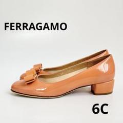 フェラガモ 現行モデル ヴァラリボン エナメルパテントパンプス 6C オレンジ
