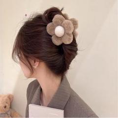 新品未使用⭐️ヘアクリップ　バンスクリップ　花　ブラウン　ふわふわ　もこもこ