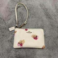 COACH コーチ スモール リストレット フラワー 花柄 ポーチ ポケット 花柄 Coach(コーチ) ポーチ(レディース) - 海外通販のBUYMA