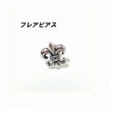 特価品!人気☆フレアピアス 百合の紋章 ピアス 1個