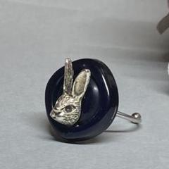 SALE‼️¥1100→¥980レトロボタンと銀兎のリング紺✖︎アンティークシルバー
