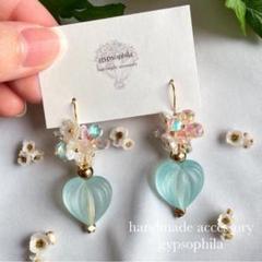 【No.115】ハンドメイドピアス、イヤリング、ブルーハート、小花、ゴールド