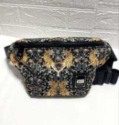 美品✨️オニツカタイガー 虎柄 ワンショルダーバッグ 男女兼用