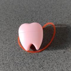 ピンクの歯型ケース 紐付き