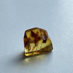 0.7g バルティックアンバー 原石 ミニサイズ