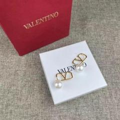 【最終値下】ヴァレンティノ パール ピアス 両耳 ゴールド VALENTINO(ヴァレンチノ) ロゴパールピアス ゴールドxホワイト
