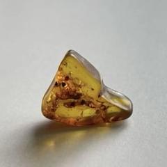 0.8g 琥珀 原石