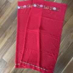 赤い花柄刺繍生地111×122