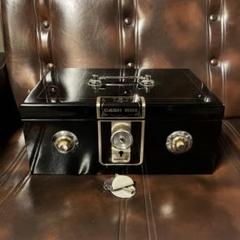 KOKUYO キャッシュボックス CB-B1 黒 CASHBOX 鍵付 KOKUYO キャッシュボックス CB-B1 黒 CASHBOX 鍵付 - メルカリ