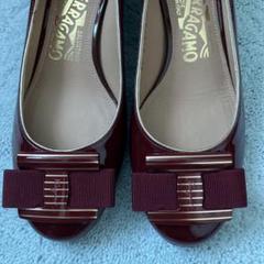 新品　フェラガモパンプス　エナメル　ワインレッド　サイズ6 新品 フェラガモパンプス エナメル ワインレッド サイズ6 - メルカリ