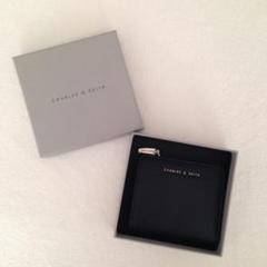 【新品未使用】CHARLES & KEITH ブラック二つ折り財布 CHARLES & KEITH トップジップ スモールウォレット 【再入荷