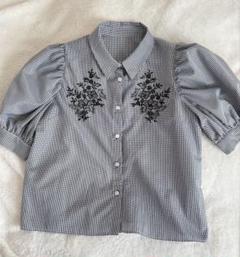 チェック柄刺繍パフスリーブシャツ