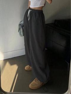ダークグレー スウェットパンツ リラックスフィットのサムネイル