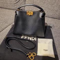 FENDI フェンディ ピーカブー エッセンシャリー ブラック ゴールド