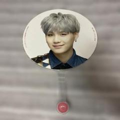 お値下げ中!BTS うちわ プレフォト スローガン お値下げ中】BTS SUGA うちわ ON STAGE EPILOGUE - メルカリ