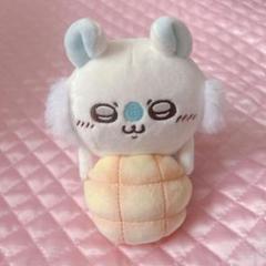 デスクトップから見守るひっかけぬいぐるみ　モモンガ めろんぱん