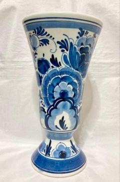 青と白のフレア型陶器花器 青と白の花柄フレア型花瓶 - メルカリ