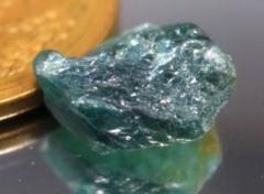 2.85ct・透明感のある高品質な天然グランディディエライト原石 マダガスカル産