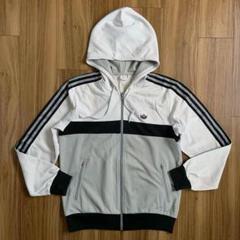 adidas アディダス トリコロール　プレミアムパーカー adidas（アディダス）の「アディカラー トリコロール