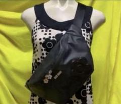 【未使用級】MARY QUANT　レザーボディバッグ NEW ERA(R) × MARY QUANTスクエア ボディバッグ（ブラック