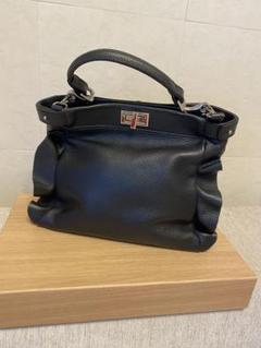 黒レザーフリルハンドバッグ