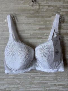 F75」トリンプ プレミアム ゴールドレーベル 刺繍ガーベラの花 ブラジャー