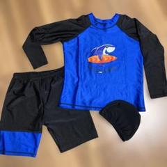 サメロゴ付き水着セット（Tシャツ・ショートパンツ・キャップ）