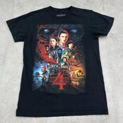 ストレンジャーシングス４　トップス　半袖　Tシャツ　古着　ブラック　黒　S