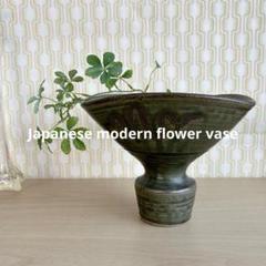 Japanese modern 緑色 陶器 花瓶 波状装飾 中型のサムネイル