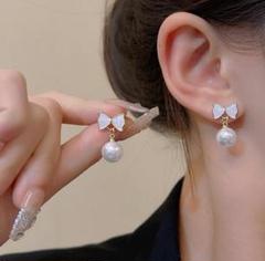 ピアス　プレゼント　ゴールド　パール ♥️新商品♥️おしゃれ　リボン　レディース