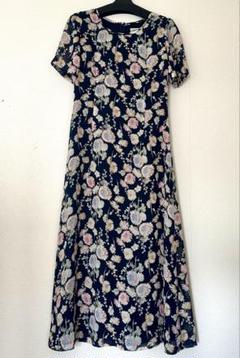 ★美品　ローラアシュレイ　マキシ丈ワンピース　花柄❤︎Aライン　紺　free LAURA ASHLEY - LAURA ASHLEY ロングワンピース 花柄 Aライン