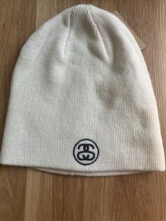 Stussyクリーム色 ニット帽 ロゴ刺繍