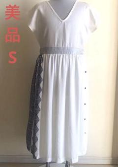 可愛い一枚　ceylon mendesノースリーブ Vネック ワンピース