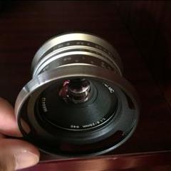 25mm F1.8 単焦点レンズ!シルバー!レンズフード付き!美品!高画質!