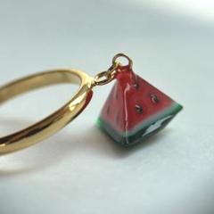 【パレスチナ連帯アイテム】レジンのスイカ シンプルリング(ゴールド系)