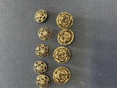 装飾的な金属製ボタン8個セット