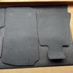 黒いラバーフロアマット 4ピースセット3シリーズ