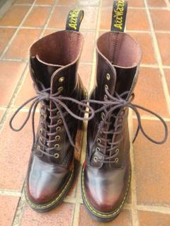 【美品】Dr.Martensドクターマーチン　ケンドラ　KENDRA 25cm KENDRA LEATHER HEELED BOOTS in Black | Dr. Martens