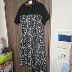 大きいサイズ　2XL 黒と白の花柄 半袖ひざ丈ワンピース