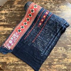 モン族 古布 藍染 ろうけつ染 刺繍 ヴィンテージ 布 はぎれ 反物 襤褸 ボロのサムネイル
