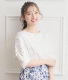 クチュールブローチ　マーガレットエンブロドルマンカットソー　半袖　UV Tシャツのサムネイル