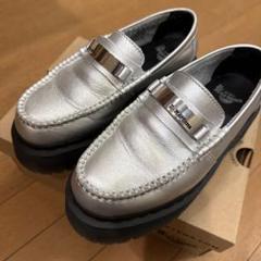 Dr. Martens シルバー ローファー 厚底 Dr,Martens】Adrian メタリック シルバー 厚底 ローファー (Dr
