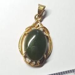 ペンダント トップ 【P/137】 天然石 翡翠 緑 グリーン 金色 ゴールド