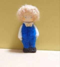 羊毛フェルト　ふわふわヘアのこ　ブローチ　ハンドメイド