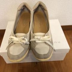 モードエジャコモのブランド MANU のシューズです。