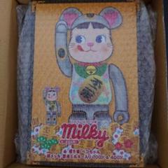 ベアブリック 招き猫 ペコちゃん 銀メッキ 蓄光ミルキー入りのサムネイル