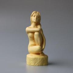 柘植 美人像 しゃがむ美人
