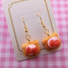 くまの苺クッキーピアス